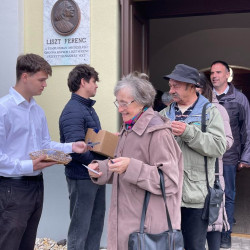 halaado istentisztelet116