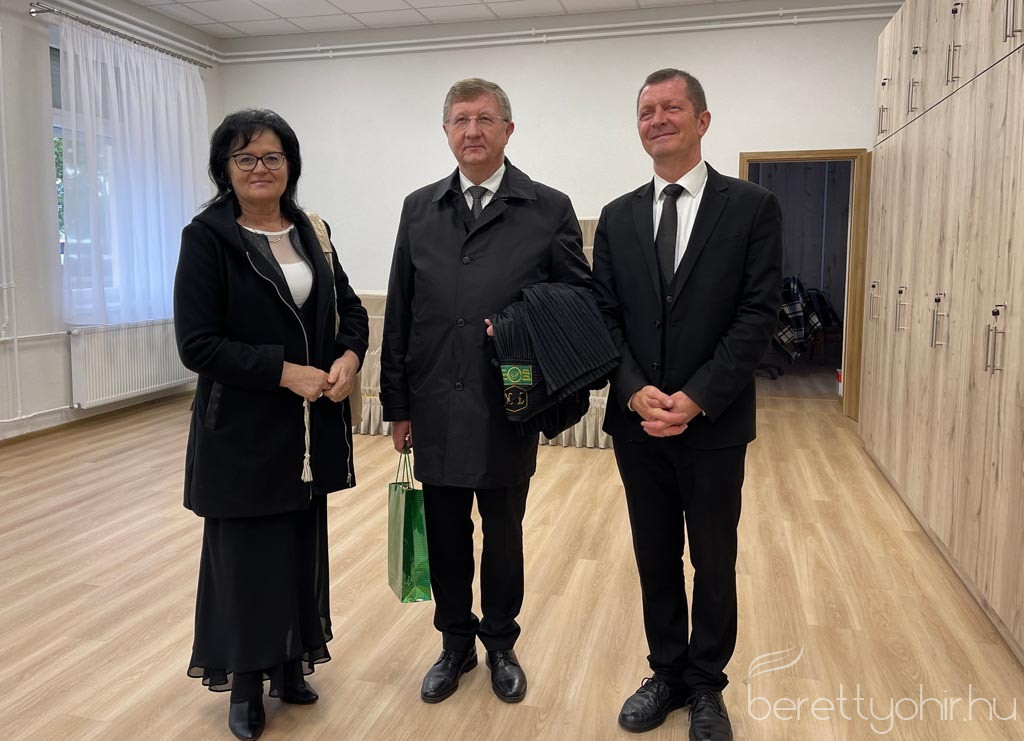 halaado istentisztelet139 1600 1000 100 wm right bottom 100 berettyohirlogowhitepng