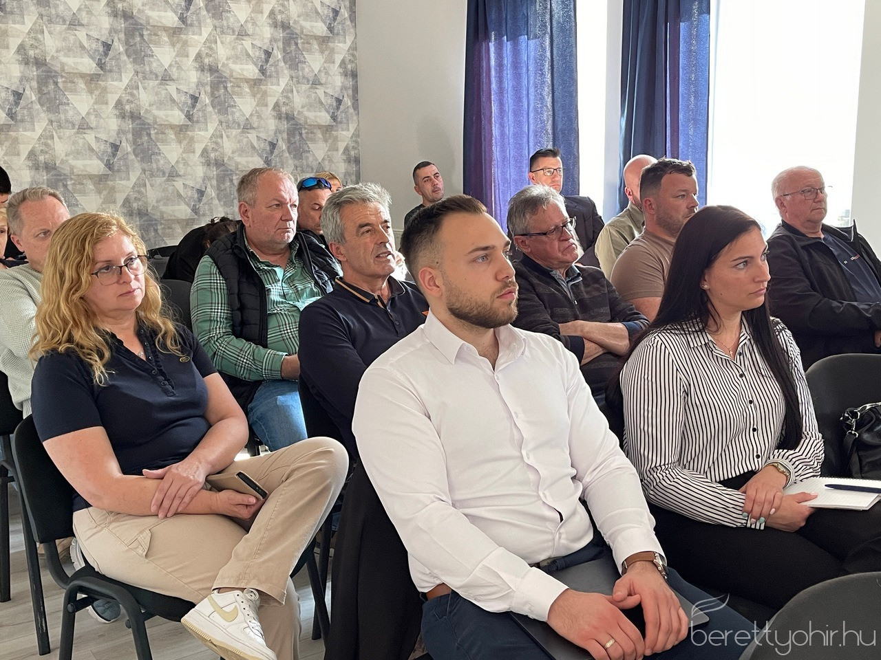 siker es egeszseg04 1600 1000 100 wm right bottom 100 berettyohirlogowhitepng