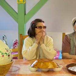 husvet az idosek otthonaban03