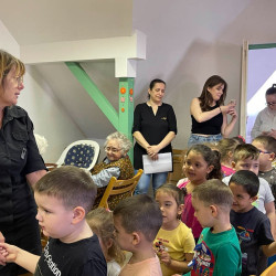 husvet az idosek otthonaban06