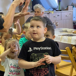 husvet az idosek otthonaban07