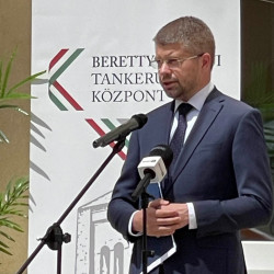 iskolafelujitas mikepercsen45