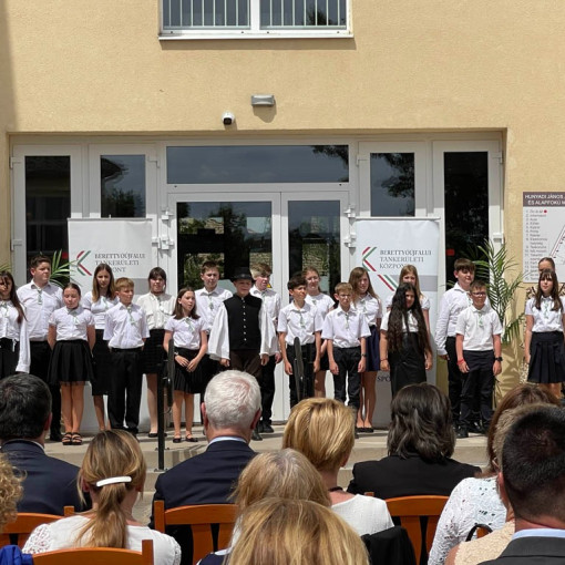 iskolafelujitas mikepercsen68