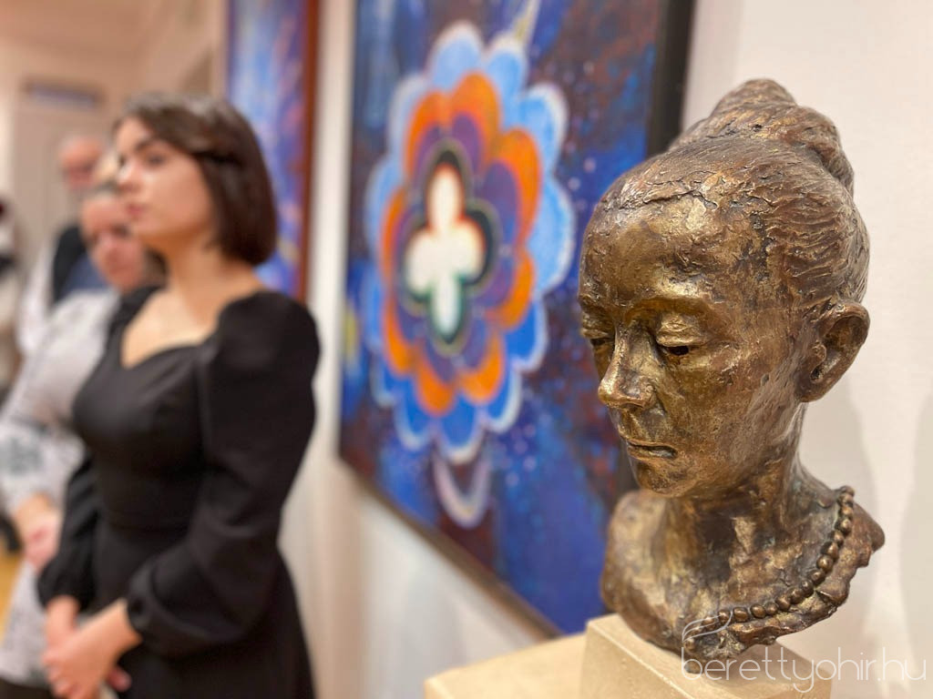 jel kepzo19 1600 1000 100 wm right bottom 100 berettyohirlogowhitepng