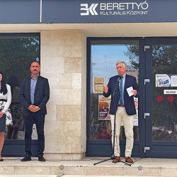 kadar vitez emleknap