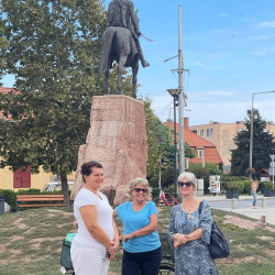 kadar vitez emleknap