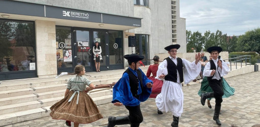 kadar vitez emleknap