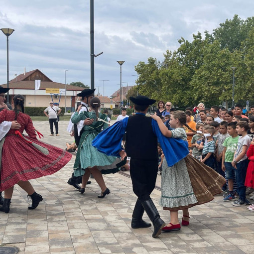 kadar vitez emleknap