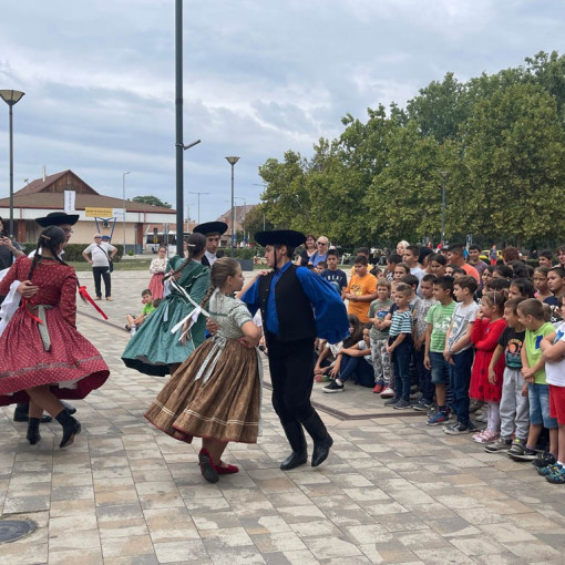 kadar vitez emleknap