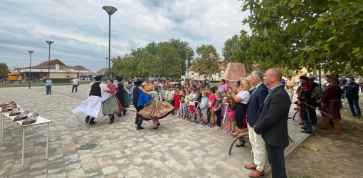 kadar vitez emleknap