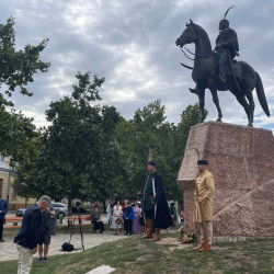 kadar vitez emleknap