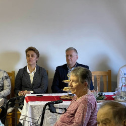 karacsony az idosek otthonaban02