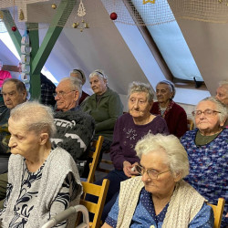 karacsony az idosek otthonaban04