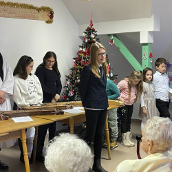 karacsony az idosek otthonaban07