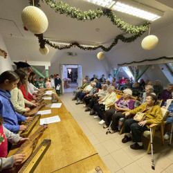 karacsony az idosek otthonaban10