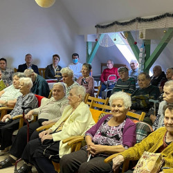 karacsony az idosek otthonaban11