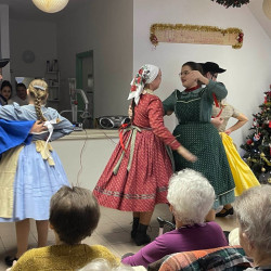 karacsony az idosek otthonaban16