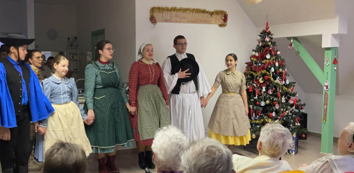 karacsony az idosek otthonaban17