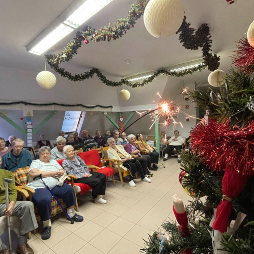 karacsony az idosek otthonaban27