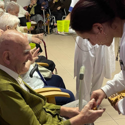 karacsony az idosek otthonaban32