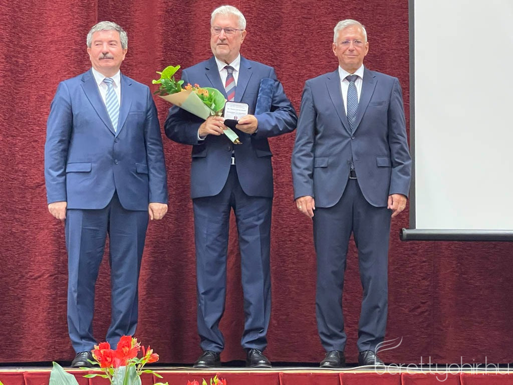 elismeresek a varos napjan29 1600 1000 100 wm right bottom 100 berettyohirlogowhitepng