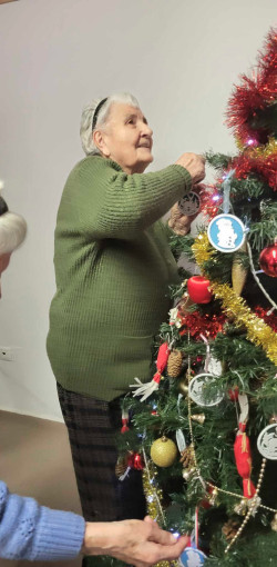 kozepiskolasok idosek otthonaban