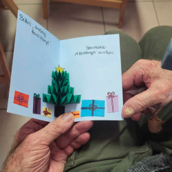 kozepiskolasok idosek otthonaban