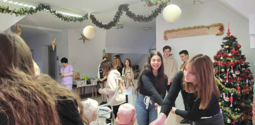 kozepiskolasok idosek otthonaban