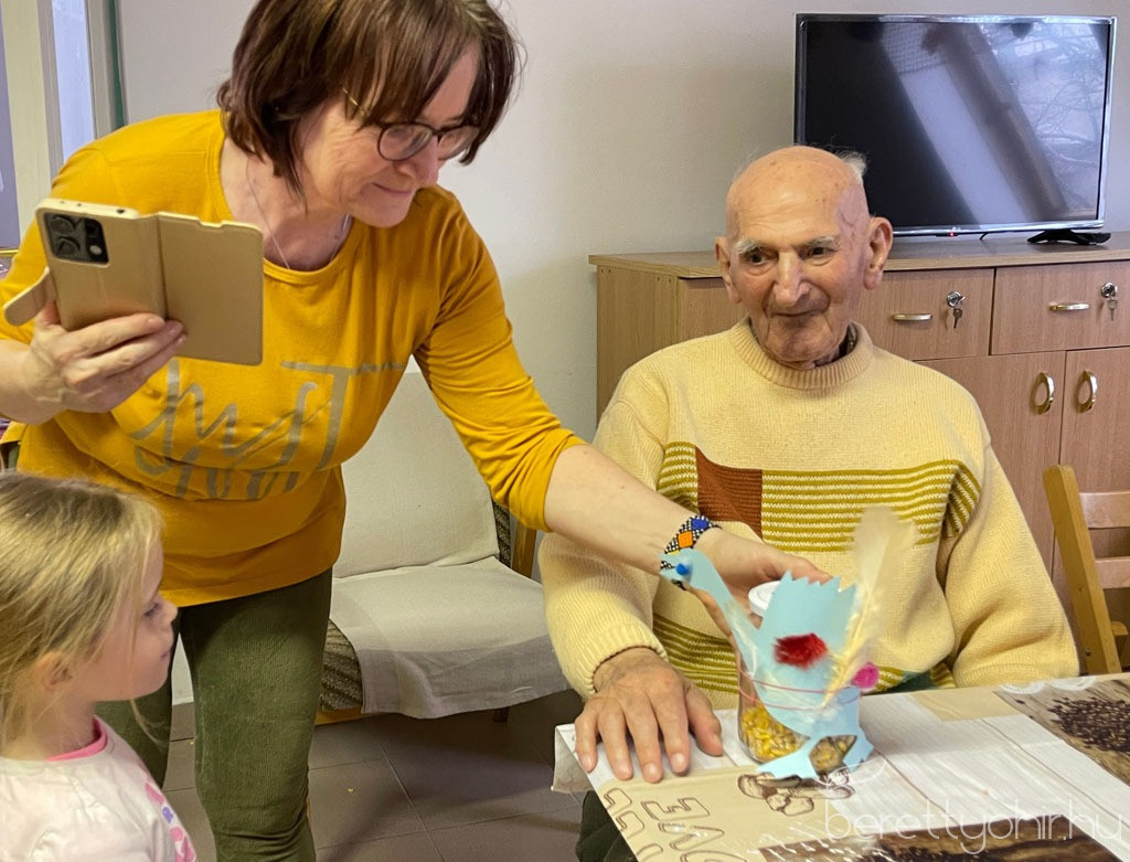 ludas nap az idosek otthonaban69 1600 1000 100 wm right bottom 100 berettyohirlogowhitepng