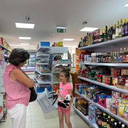 megnyilt marika boltja szentmartonban