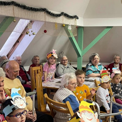 mikulasvaras az idosek otthonaban24