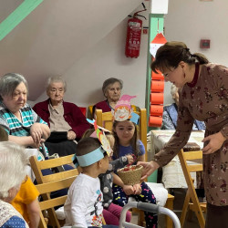 mikulasvaras az idosek otthonaban26