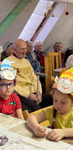 mikulasvaras az idosek otthonaban36