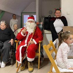 mikulasvaras az idosek otthonaban47