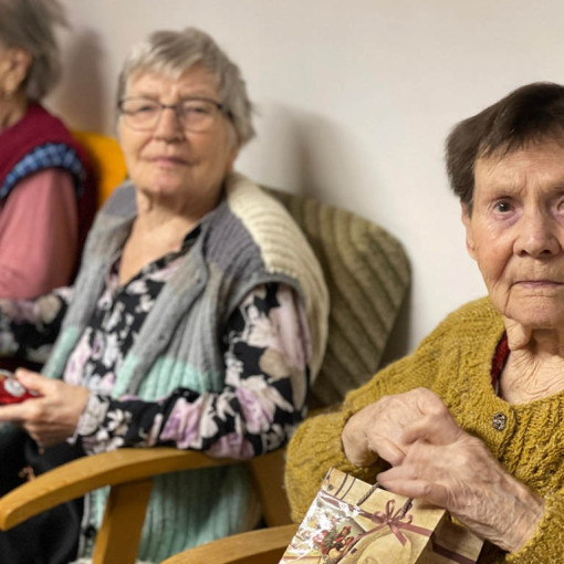 mikulasvaras az idosek otthonaban49