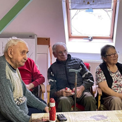 mikulasvaras az idosek otthonaban51