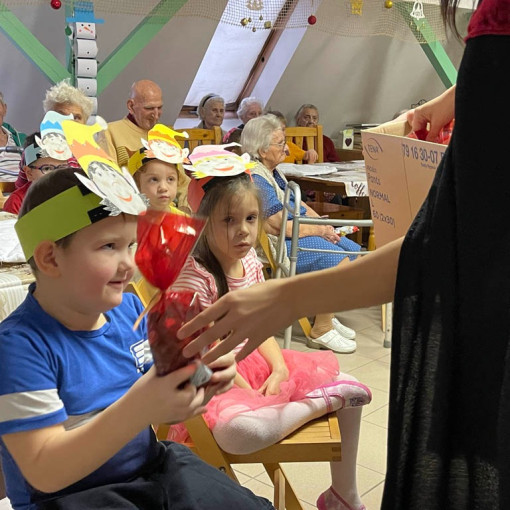 mikulasvaras az idosek otthonaban53