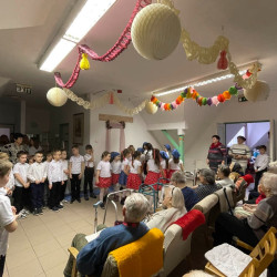 nonap az idosek otthonaban07