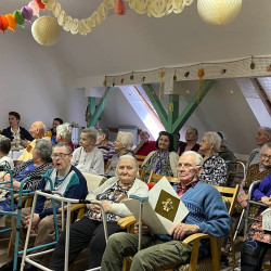 nonap az idosek otthonaban15