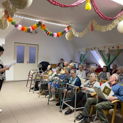 nonap az idosek otthonaban16