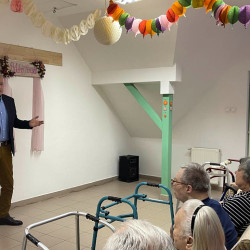 nonap az idosek otthonaban17