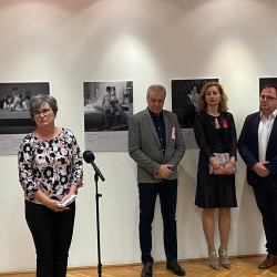 ki a kovetkezo fotokiallitas01