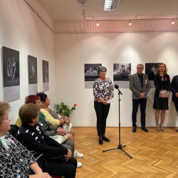 ki a kovetkezo fotokiallitas02