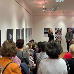 ki a kovetkezo fotokiallitas13