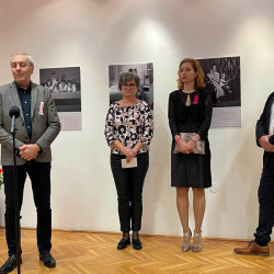 ki a kovetkezo fotokiallitas16