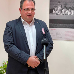 ki a kovetkezo fotokiallitas22