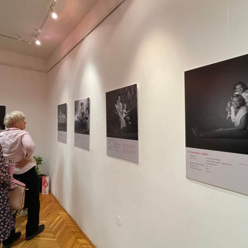 ki a kovetkezo fotokiallitas32