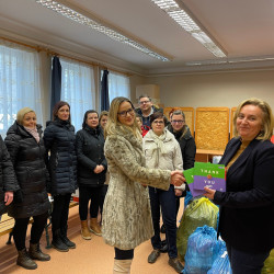 Ruhaadományt gyűjtöttek az EFI-sek