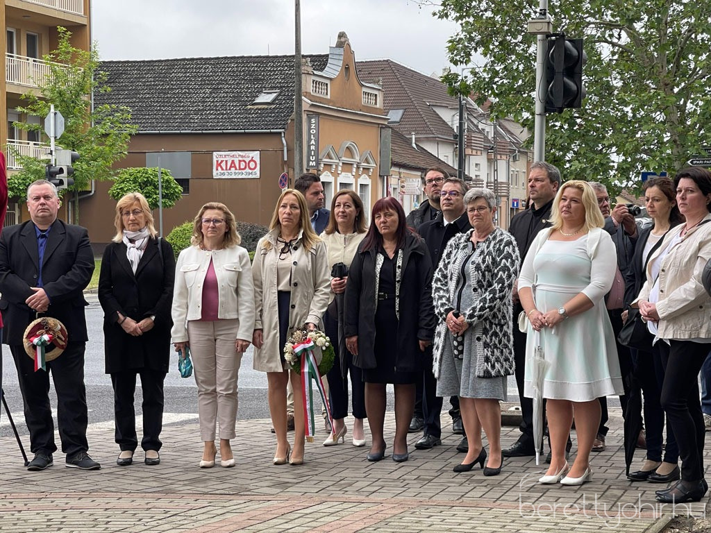 varos napja 2025002 1600 1000 100 wm right bottom 100 berettyohirlogowhitepng